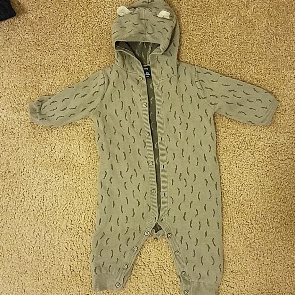 Baby jumpsuit with hoodie